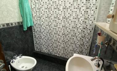 Casa con Departamento en venta en Moron Sur