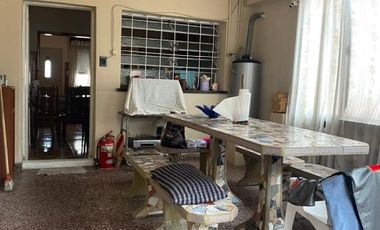 Casa con Departamento en venta en Moron Sur