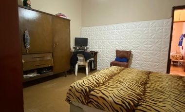 Casa con Departamento en venta en Moron Sur