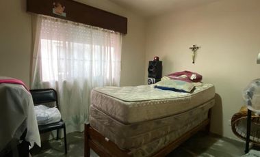 Casa con Departamento en venta en Moron Sur