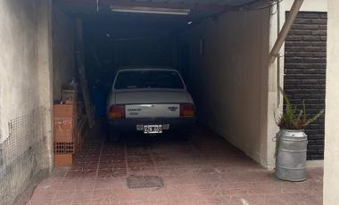 Casa con Departamento en venta en Moron Sur