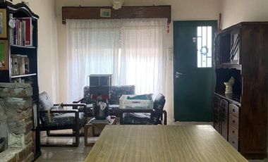 Casa con Departamento en venta en Moron Sur