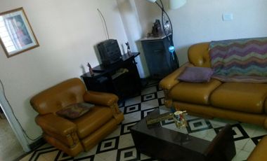 Casa 3 amb. con quincho.