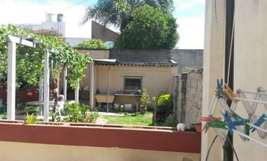 Casa 3 amb. con quincho.