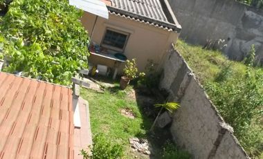 Casa 3 amb. con quincho.