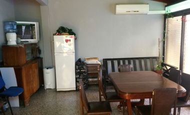Casa 3 amb. con quincho.