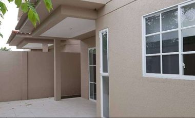 Venta de casa 4 Dormitorios en Urb. Casalaguna Etapa Brisana Cerca Riocentro Dorado.