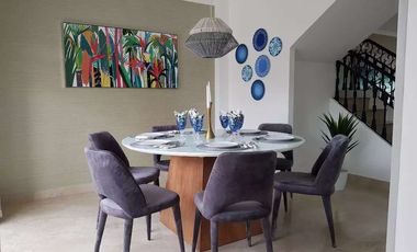Venta de casa 4 Dormitorios en Urb. Casalaguna Etapa Brisana Cerca Riocentro Dorado.