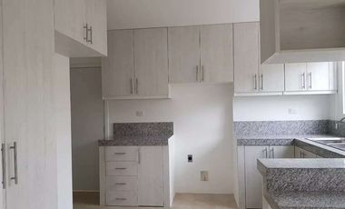 Venta de casa 4 Dormitorios en Urb. Casalaguna Etapa Brisana Cerca Riocentro Dorado.
