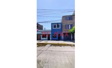 ¡No dejes pasar esta excelente oportunidad! Casa de 2 pisos en la Av. Iquitos, La Victoria, ideal para casa habitación, oficina o negocio. Con 135 m²