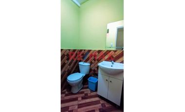 ¡No dejes pasar esta excelente oportunidad! Casa de 2 pisos en la Av. Iquitos, La Victoria, ideal para casa habitación, oficina o negocio. Con 135 m²