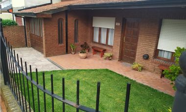 CHALET 4 AMB - BARRIO CAISAMAR