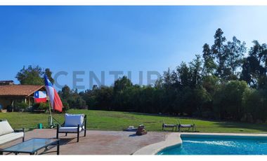 Espectacular Casa Colonial en Hacienda Chacabuco