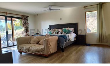 Espectacular Casa Colonial en Hacienda Chacabuco