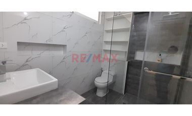 Comas - Bonito Departamento En Alquiler Con Acabados Impecables.