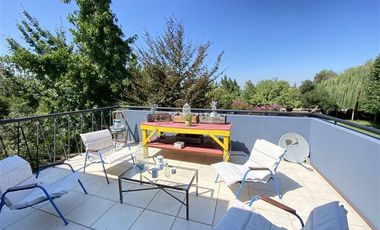 Casa en venta de 5 dorm. en Colina