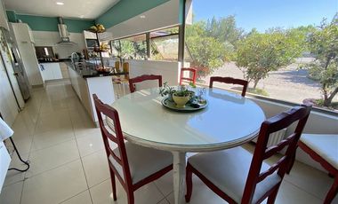 Casa en venta de 5 dorm. en Colina