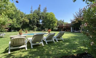 Casa en venta de 5 dorm. en Colina