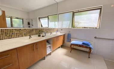 Casa en venta de 5 dorm. en Colina