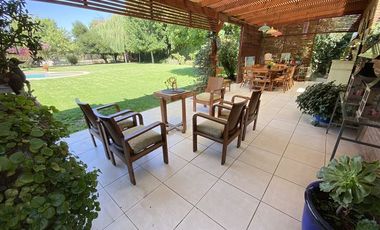 Casa en venta de 5 dorm. en Colina