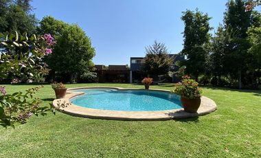 Casa en venta de 5 dorm. en Colina
