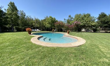 Casa en venta de 5 dorm. en Colina
