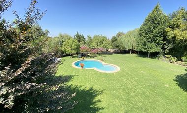 Casa en venta de 5 dorm. en Colina