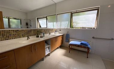 Casa en venta de 5 dorm. en Colina