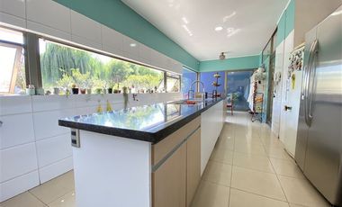 Casa en venta de 5 dorm. en Colina