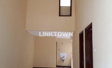 Disewakan Rumah Unfurnished di Taman Gaputra Surabaya Dekat Gwalk