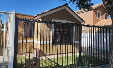 Se arrienda casa en barrio Los Ciruelos