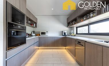 Casa en Arriendo en Casa Venta - Arriendo San Carlos Apoquindo / Las Condes