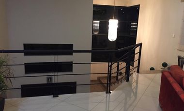 En Venta Casa de 4 habitaciones con Piscina y vista al Lago Samborondon