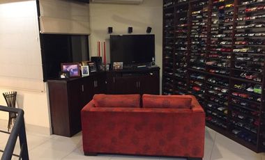 En Venta Casa de 4 habitaciones con Piscina y vista al Lago Samborondon