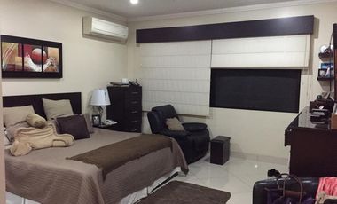 En Venta Casa de 4 habitaciones con Piscina y vista al Lago Samborondon