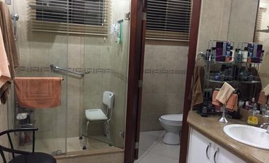 En Venta Casa de 4 habitaciones con Piscina y vista al Lago Samborondon