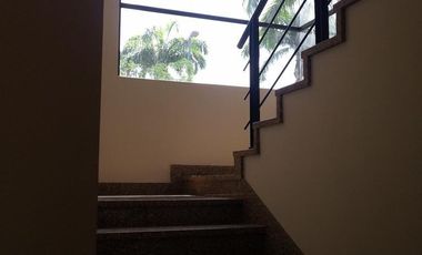 En Venta Casa de 4 habitaciones con Piscina y vista al Lago Samborondon