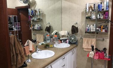 En Venta Casa de 4 habitaciones con Piscina y vista al Lago Samborondon