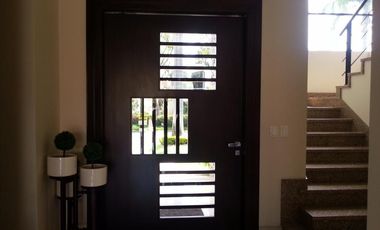 En Venta Casa de 4 habitaciones con Piscina y vista al Lago Samborondon