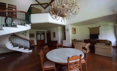 Rumah sewa di ciumbeluit dekat ke unpar