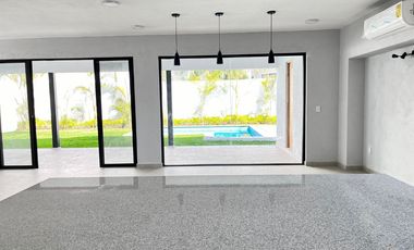 Casa en Fraccionamiento en Paraíso Country Club Emiliano Zapata - ROQ-1194-Fr