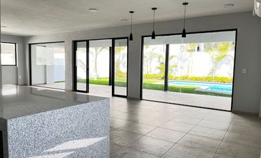 Casa en Fraccionamiento en Paraíso Country Club Emiliano Zapata - ROQ-1194-Fr