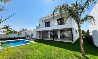 Casa en Fraccionamiento en Paraíso Country Club Emiliano Zapata - ROQ-1194-Fr