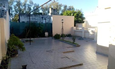 Casa Fondo en venta en Parque Quirno