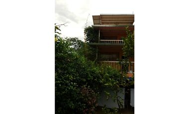 Casa de 5 niveles con preciosa vista y amoblada