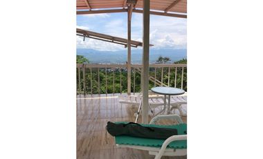 Casa de 5 niveles con preciosa vista y amoblada
