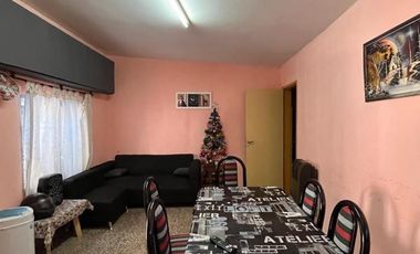 BLOCK : Casa y 2departamentos ubicados a metros de la calle Pedro Goyena