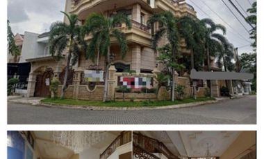 Rumah mewah Classic 3 lantai di Araya Surabaya