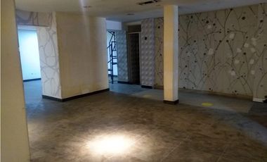 SE VENDE CASA COMERCIAL EN EL PARQUE PRINCIPAL