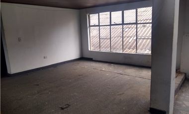 SE VENDE CASA COMERCIAL EN EL PARQUE PRINCIPAL